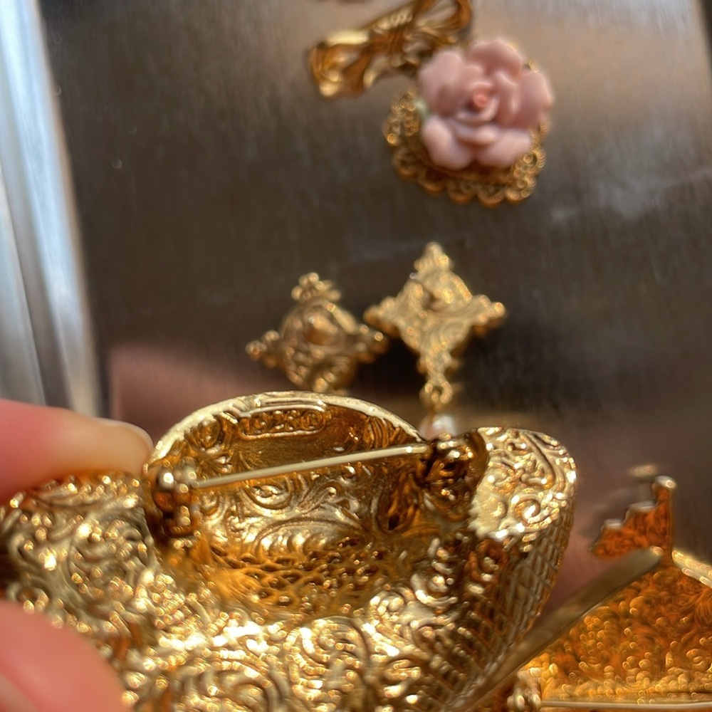 1928 signed Vintage Brooch and Earrings Set with roses and gold - Picture 4 of 15